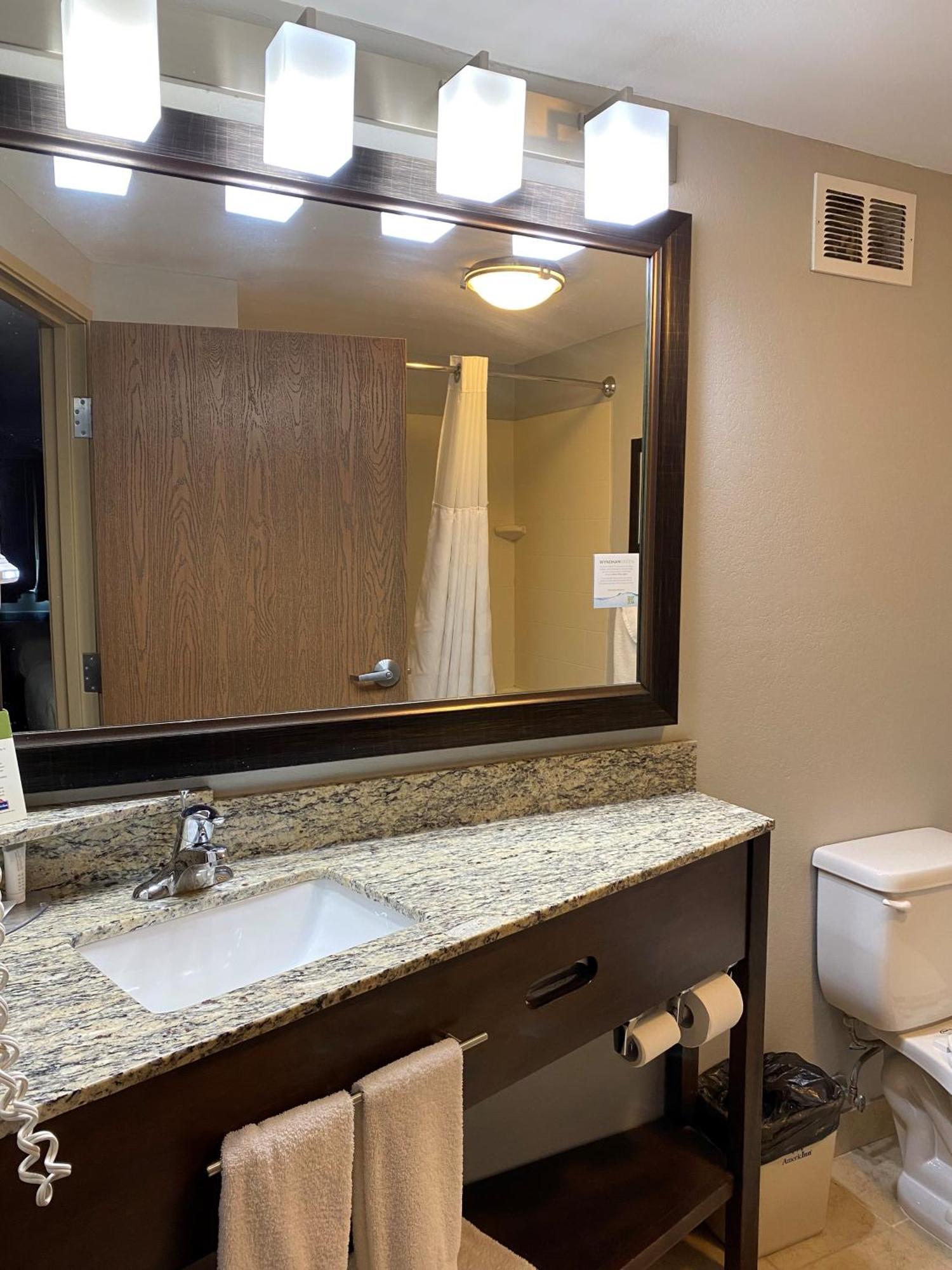 Americinn By Wyndham Algona Esterno foto